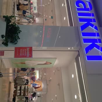 LC Waikiki Keten Pantolonum Tüy Toplama Sorunu Yaşatıyor!
