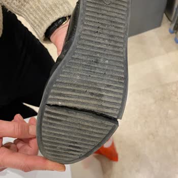 Desa Tabanı Yırtılan Ayakkabım İçin Yardımcı Olmadı