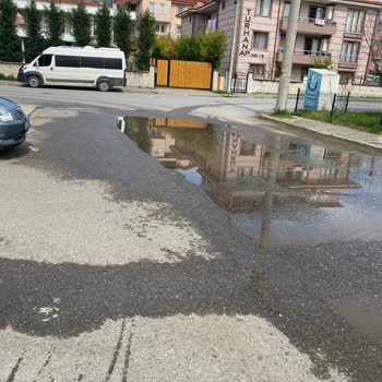 A101 Rögar Kapağından Lağım Akması