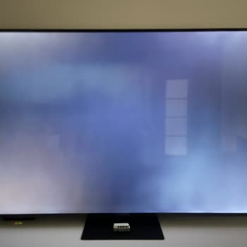 LG 65UR91006LA TV Işık Süzme Ve Panel Arızası