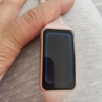 huaweiaksesuar.com Huawei Band 6'da Beklenmedik Ekran Sorunları!