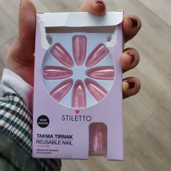 Watsons Üsküdar'da Aldığım Takma Tırnakta Yapıştırıcı Eksikliği