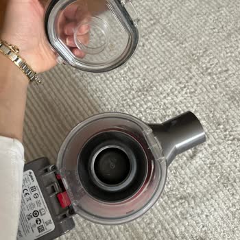 Dyson V8 Hazne Çıktı