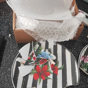 Çiçek Sepeti Kırık Tabak Gönderdi İlgilenmiyor