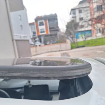 Toyota T*****’nın Garantili Aracın Sunroof Sorununu Kullanıcıya Yüklemesi