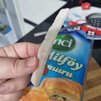 Şok Marketler Marketten Alınan Milföy Hamurunda Naylon Poşet Bulma Şikayeti