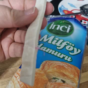 Şok Marketler Marketten Alınan Milföy Hamurunda Naylon Poşet Bulma Şikayeti