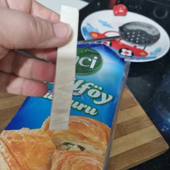 Şok Marketler Marketten Alınan Milföy Hamurunda Naylon Poşet Bulma Şikayeti