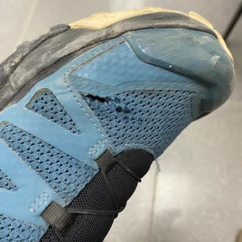 Salomon Ayakkabı Alıp Pişman Olmak. Yani "paranla Rezil Olmak"