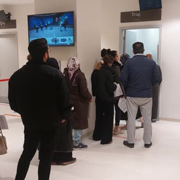 Prof. Dr. Feriha Öz Acil Durum Hastanesi Kuyruk Uzun Ama İlgilenen Yok