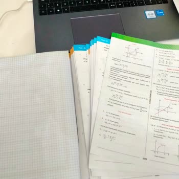Acil Yayınları Acil İlaç AYT Matematik Kitabının Sayfalarının Kendini Bırakması