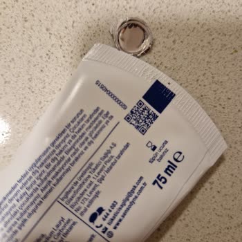 Sensodyne Rengi Değişmiş, Sıvılaşmış Dis Macunu
