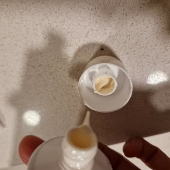 Sensodyne Rengi Değişmiş, Sıvılaşmış Dis Macunu