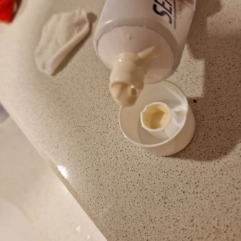 Sensodyne Rengi Değişmiş, Sıvılaşmış Dis Macunu