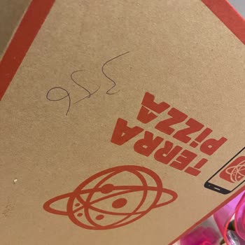 Terra Pizza'dan Verdiğim Siparişten Saç Çıktı
