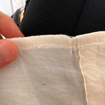 LCW Gömlek Parçalanıyor