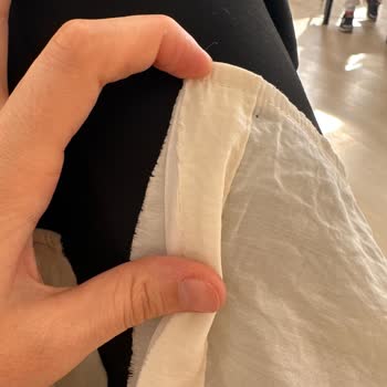 LCW Gömlek Parçalanıyor