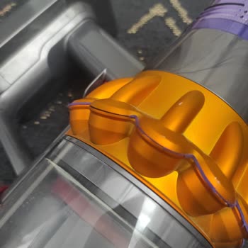 Dyson Süpürgemin Papatya Kısmı Dökülüyor