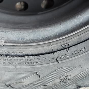 4 Petlas Lastik Tamamen Parçalandı