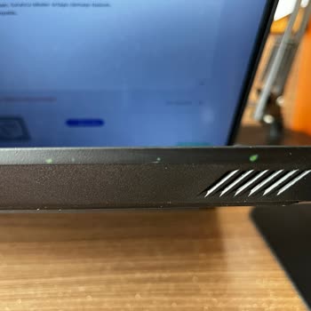 Lenovo Bilgisayar Lenovo Legion Kasada Sarı Yeşil Turuncu İzler Var Ve Touch Pad Soyuldu