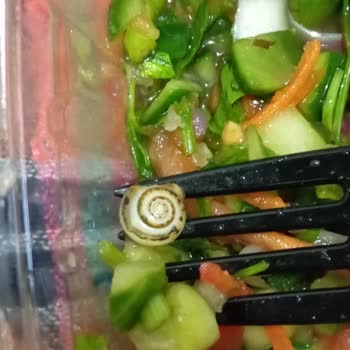 Köfteci Yusuf Salatada Salyangoz Çıktı