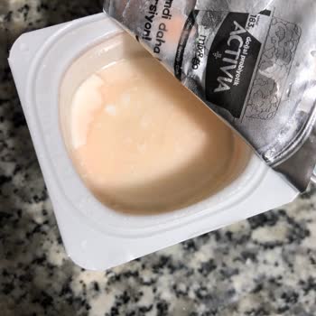 BİM Açık Yoğurdu Bantlayıp Satıyorlar.