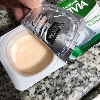 BİM Açık Yoğurdu Bantlayıp Satıyorlar.