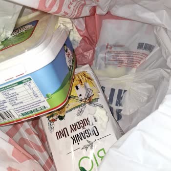 Migros Hemen Patlamış Yoğurt Geldi Her Yer Yoğurt Suyu Oldu