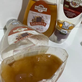 Balparmak Süzme Balı Bazen Yarı Akışkan Yarı Donuk Akmıyor Şişeden