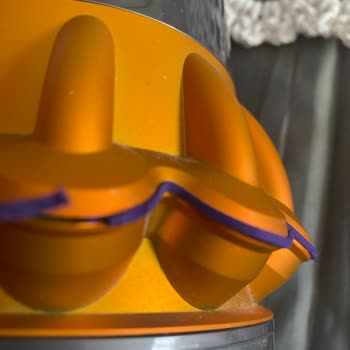 Dyson V15 Mor Yerleri Soyuldu