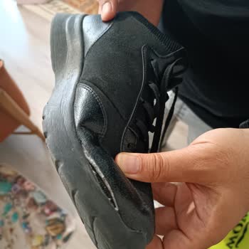 Skechers'ın 1 Aylık Ayakkabıyla Mağdur Edişi