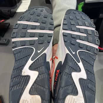 In Street Nike Ayakkabı Giyilmiş Gönderdiler!
