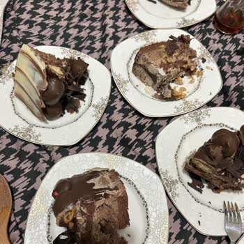 Bozuk Ve Ekşi Pasta Gönderen Dilek Pastanesi