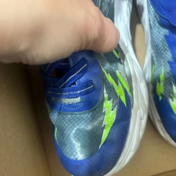 3 Aylık Skechers Ayakkabının Kenarları Nasıl Açılabilir?