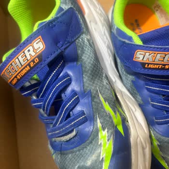 3 Aylık Skechers Ayakkabının Kenarları Nasıl Açılabilir?