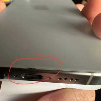 Apple Sıfır Bayiden Aldığım Apple I Phone 15 Pro Max Hatalı Çıktı