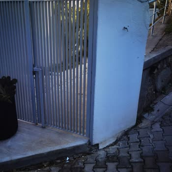 Bodrum Belediyesi Çöp Kamyonunun Verdiği Zararı Gidersin...