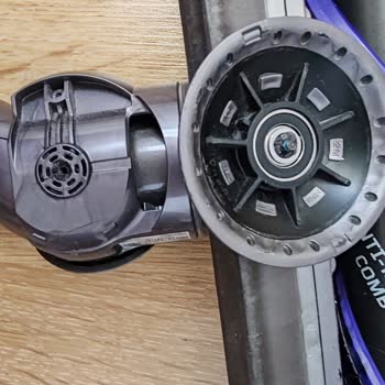 Dyson V15 Broken Wheel & Disintegrating Parts After 8 Months