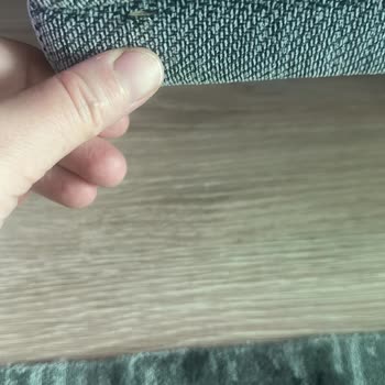 Enza Home Koltuğun Kumaşında Açılma