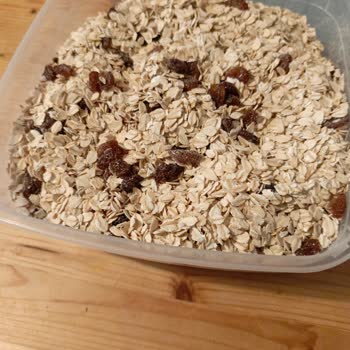 A101 Burch Marka Yulaf Ezmesinin İçinden Çıkan Mor Renkli Cisimler