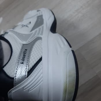 Kinetix Beyaz Ayakkabı Renk Atması