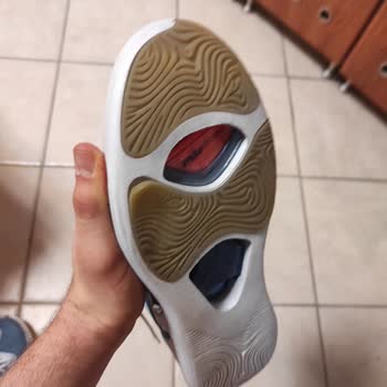 Nike Tamamen Üretim Hatası Olan Üründe İncelemede Sorun Görülmemesi