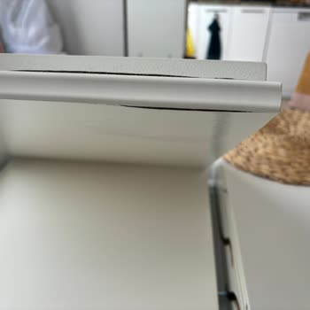 IKEA Yemek Masamız Kabardı Ve Şişti