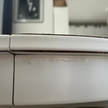 IKEA Yemek Masamız Kabardı Ve Şişti