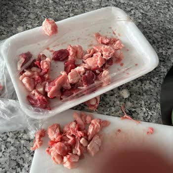 Düzgün Market Kuşbaşı Etin Yarısı Yağ İle Doldurulmuş Arkalara