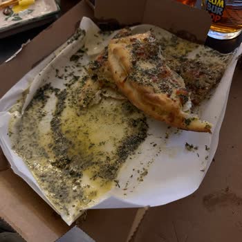 Gece Yarısı Domino's Hayal Kırıklığı: Bol Peynirli Ekmek Fiyaskosu