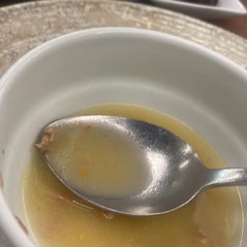 Halimbey Sofrası Soğuk Çorba İlgisiz Garsonlar