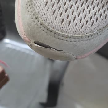 Skechers İmitasyon Ayakkabı Gönderdi.