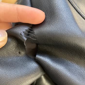 Mavi Marka Deri Ceket Dikişleri Söküldü