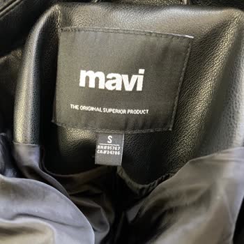 Mavi Marka Deri Ceket Dikişleri Söküldü